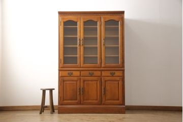 中古　横浜ダニエル(daniel)　A-203　優雅な佇まいが上品なチャイナキャビネット(定価約84万円)(食器棚、収納棚)(R-052748)