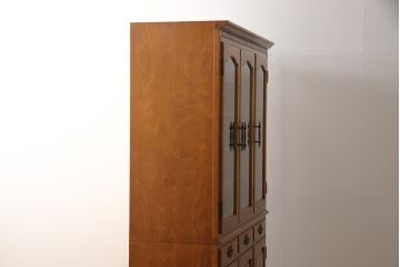 中古　横浜ダニエル(daniel)　A-203　優雅な佇まいが上品なチャイナキャビネット(定価約84万円)(食器棚、収納棚)(R-052748)
