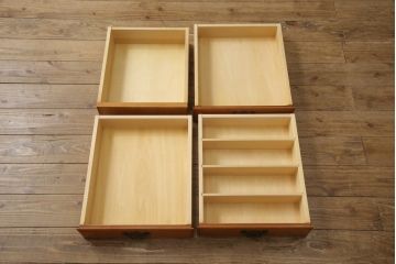 中古　横浜ダニエル(daniel)　A-203　優雅な佇まいが上品なチャイナキャビネット(定価約84万円)(食器棚、収納棚)(R-052748)