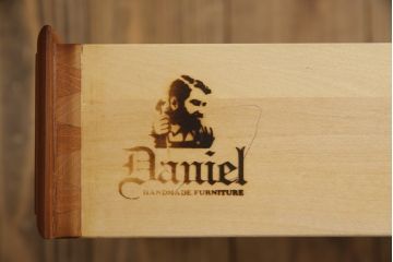 中古　横浜ダニエル(daniel)　A-203　優雅な佇まいが上品なチャイナキャビネット(定価約84万円)(食器棚、収納棚)(R-052748)