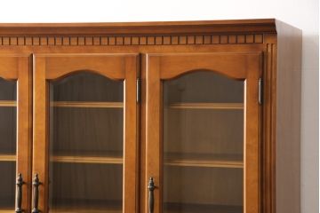 中古　横浜ダニエル(daniel)　A-203　優雅な佇まいが上品なチャイナキャビネット(定価約84万円)(食器棚、収納棚)(R-052748)