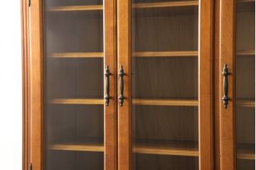 中古　横浜ダニエル(daniel)　A-203　優雅な佇まいが上品なチャイナキャビネット(定価約84万円)(食器棚、収納棚)(R-052748)