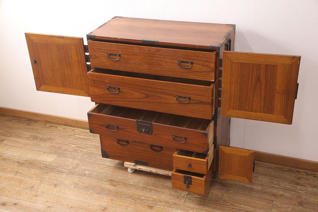 和製アンティーク　美品　上手物　総桐材　漆がきれいな観音開き時代箪笥(収納箪笥、桐箪笥、桐たんす、重ねタンス、引き出し)(R-052749)