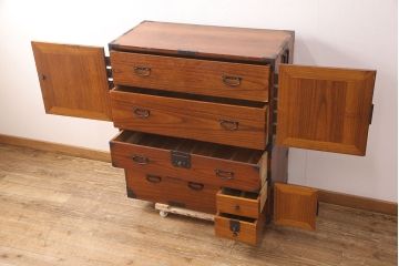 和製アンティーク　美品　上手物　総桐材　漆がきれいな観音開き時代箪笥(収納箪笥、桐箪笥、桐たんす、重ねタンス、引き出し)(R-052749)