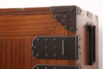 和製アンティーク　美品　上手物　総桐材　漆がきれいな観音開き時代箪笥(収納箪笥、桐箪笥、桐たんす、重ねタンス、引き出し)(R-052749)