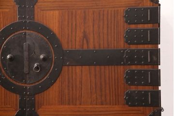 和製アンティーク　美品　上手物　総桐材　漆がきれいな観音開き時代箪笥(収納箪笥、桐箪笥、桐たんす、重ねタンス、引き出し)(R-052749)