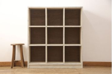 ラフジュ工房オリジナル　アンティーク風ペイント家具　ヒノキ材　ナチュラルな色味が優しい雰囲気を醸し出すマス目棚(飾り棚、収納棚、本棚、オープンラック)(R-052752)