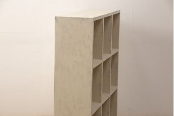 ラフジュ工房オリジナル　アンティーク風ペイント家具　ヒノキ材　ナチュラルな色味が優しい雰囲気を醸し出すマス目棚(飾り棚、収納棚、本棚、オープンラック)(R-052752)