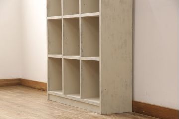 ラフジュ工房オリジナル　アンティーク風ペイント家具　ヒノキ材　ナチュラルな色味が優しい雰囲気を醸し出すマス目棚(飾り棚、収納棚、本棚、オープンラック)(R-052752)