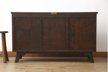 中古　松本民芸家具　直線的なデザインがモダンなA型サイドボード(定価約35万円)(ローボード、収納棚、戸棚)(R-052753)