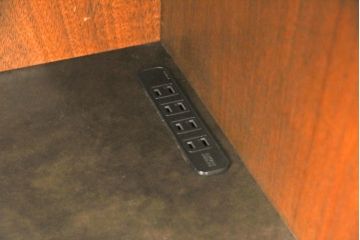 中古　美品　DREXEL HERITAGE(ドレクセルヘリテイジ)　FRANCESCA(フランチェスカ)シリーズ　上品な佇まいのテレビボード(テレビ台、ローボード、収納棚)(定価約98万円)(R-052754)