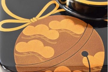 輪島塗　朝楓作　鈴五聖子蒔絵　木製屠蘇器(漆器、箱付)(R-052760)