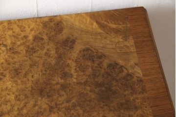 高級品　イギリスアンティーク　マホガニー材　バーズアイが印象的な、高級感あふれるチェスト(引き出し、サイドボード)(R-052763)