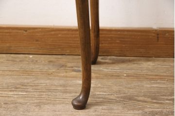 高級品　イギリスアンティーク　ウォールナット材　すらりと伸びた脚が優雅で美しいバタフライサイドテーブル(サイドチェスト、コンソールテーブル、飾り台)(R-052765)