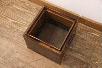 和製アンティーク　総黒柿材　落ち着いた色合いが上質な和の空間に合う角火鉢(木製火鉢、手あぶり)(R-052769)