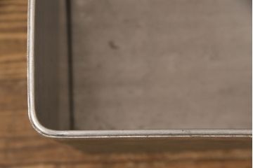 和製アンティーク　レア!　無骨なデザインが目を引くアルミ製の収納BOX(収納箱)(R-052770)