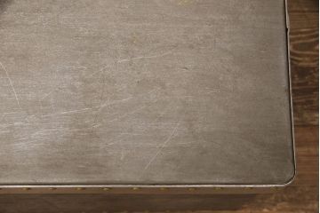 和製アンティーク　レア!　無骨なデザインが目を引くアルミ製の収納BOX(収納箱)(R-052770)