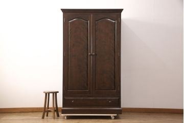 中古　レア!　松本民芸家具　重厚感ある佇まいが目を引くC型洋服タンス(ワードローブ、衣装箪笥)(定価約65万円)(R-052778)