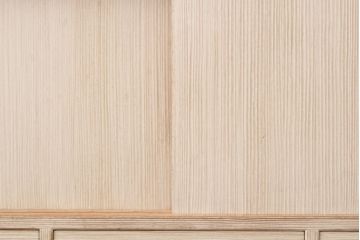 中古　リメイク　伝統工芸士・頓所芳男　品のある佇まいが美しい加茂桐箪笥・上段(胴厚、四方丸)(総桐たんす、着物箪笥、衣装タンス、和タンス)(R-052781)
