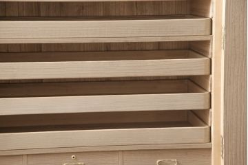 中古　超美品　伝統工芸士・土田耕一作　美しい梅の飾り金具が上品さを漂わせる加茂総桐箪笥(定価約150万円)(総桐たんす、桐タンス、着物箪笥、和タンス)(R-052782)