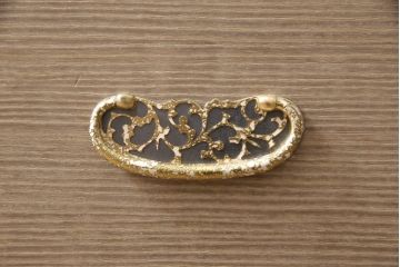 中古　超美品　伝統工芸士・土田耕一作　美しい梅の飾り金具が上品さを漂わせる加茂総桐箪笥(定価約150万円)(総桐たんす、桐タンス、着物箪笥、和タンス)(R-052782)