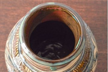 人間国宝　金城次郎　壷屋焼　海老魚文壷　30.5cm(共箱、花入、花器)(R-052788)