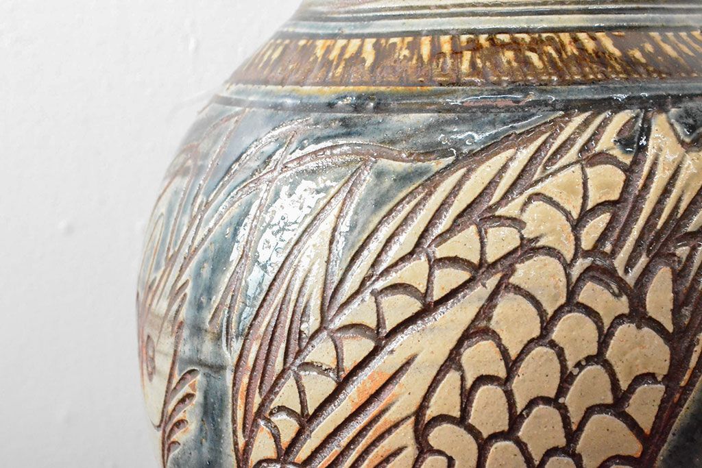 人間国宝　金城次郎　壷屋焼　海老魚文壷　30.5cm(共箱、花入、花器)(R-052788)