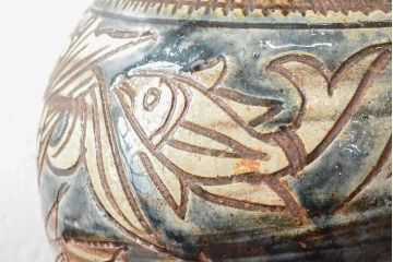 人間国宝　金城次郎　壷屋焼　海老魚文壷　30.5cm(共箱、花入、花器)(R-052788)