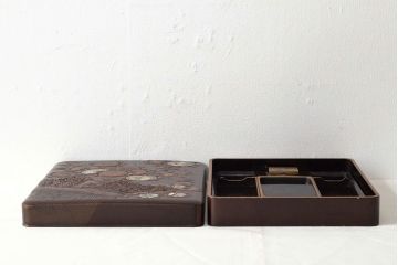 明治期　梨地螺鈿高蒔絵　鶏図　木製硯箱(漆器、書道具)(R-052792)