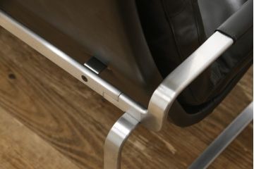 デンマークビンテージ　希少!!　モビリア(mobilia)　BO-EX社製　メンズライクの空間づくりに活躍する本革3人掛けソファ(三人掛け、ヴィンテージ、応接セット)(R-052798)