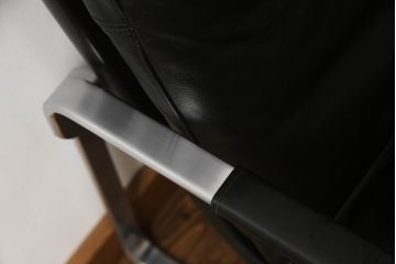 デンマークビンテージ　希少!!　モビリア(mobilia)　BO-EX社製　メンズライクの空間づくりに活躍する本革ラウンジソファ(一人掛け、1人掛けソファ、ヴィンテージ、応接セット、北欧)(R-052800)