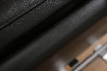 デンマークビンテージ　希少!!　モビリア(mobilia)　BO-EX社製　メンズライクの空間づくりに活躍する本革ラウンジソファ(一人掛け、1人掛けソファ、ヴィンテージ、応接セット、北欧)(R-052800)