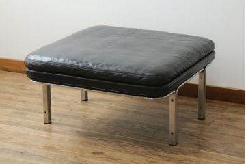 ドイツビンテージ　mobilia(モビリア)社取り扱い　キルインターナショナル(Kill International)　ホルスト・ブリューニング (Horst Bruning)デザイン　本革スツール(一人掛けソファ、1人掛け、椅子、ヴィンテージ)(R-052802)