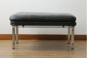 ドイツビンテージ　mobilia(モビリア)社取り扱い　キルインターナショナル(Kill International)　ホルスト・ブリューニング (Horst Bruning)デザイン　本革スツール(一人掛けソファ、1人掛け、椅子、ヴィンテージ)(R-052802)