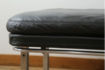 ドイツビンテージ　mobilia(モビリア)社取り扱い　キルインターナショナル(Kill International)　ホルスト・ブリューニング (Horst Bruning)デザイン　本革スツール(一人掛けソファ、1人掛け、椅子、ヴィンテージ)(R-052802)