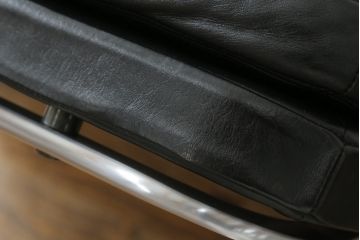 ドイツビンテージ　mobilia(モビリア)社取り扱い　キルインターナショナル(Kill International)　ホルスト・ブリューニング (Horst Bruning)デザイン　本革スツール(一人掛けソファ、1人掛け、椅子、ヴィンテージ)(R-052802)