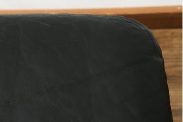 ドイツビンテージ　mobilia(モビリア)社取り扱い　キルインターナショナル(Kill International)　ホルスト・ブリューニング (Horst Bruning)デザイン　本革スツール(一人掛けソファ、1人掛け、椅子、ヴィンテージ)(R-052803)