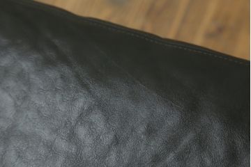 ドイツビンテージ　mobilia(モビリア)社取り扱い　キルインターナショナル(Kill International)　ホルスト・ブリューニング (Horst Bruning)デザイン　本革スツール(一人掛けソファ、1人掛け、椅子、ヴィンテージ)(R-052803)