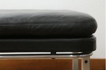 ドイツビンテージ　mobilia(モビリア)社取り扱い　キルインターナショナル(Kill International)　ホルスト・ブリューニング (Horst Bruning)デザイン　本革スツール(一人掛けソファ、1人掛け、椅子、ヴィンテージ)(R-052803)