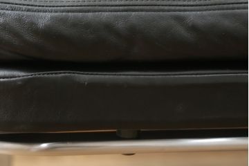 ドイツビンテージ　mobilia(モビリア)社取り扱い　キルインターナショナル(Kill International)　ホルスト・ブリューニング (Horst Bruning)デザイン　本革スツール(一人掛けソファ、1人掛け、椅子、ヴィンテージ)(R-052803)