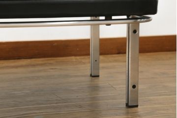 ドイツビンテージ　mobilia(モビリア)社取り扱い　キルインターナショナル(Kill International)　ホルスト・ブリューニング (Horst Bruning)デザイン　本革スツール(一人掛けソファ、1人掛け、椅子、ヴィンテージ)(R-052803)