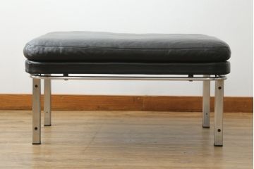 ドイツビンテージ　mobilia(モビリア)社取り扱い　キルインターナショナル(Kill International)　ホルスト・ブリューニング (Horst Bruning)デザイン　本革スツール(一人掛けソファ、1人掛け、椅子、ヴィンテージ)(R-052803)