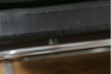 ドイツビンテージ　mobilia(モビリア)社取り扱い　キルインターナショナル(Kill International)　ホルスト・ブリューニング (Horst Bruning)デザイン　本革スツール(一人掛けソファ、1人掛け、椅子、ヴィンテージ)(R-052803)