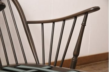 中古　極美品　ERCOL(アーコール)　カントリーやナチュラルスタイルに取り入れたい1人掛けソファ(一人掛けソファ、アームチェア)(R-052805)