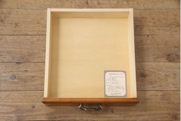 中古　美品　横浜クラシック家具　ダニエル(Daniel)　小振りなサイズ感がかわいらしいサイドチェスト(サイドテーブル、ナイトテーブル)(R-052824)
