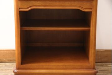 中古　美品　横浜クラシック家具　ダニエル(Daniel)　小振りなサイズ感がかわいらしいサイドチェスト(サイドテーブル、ナイトテーブル)(R-052824)