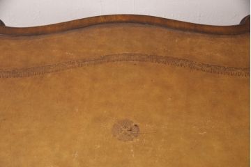 中古　美品　サァラ麻布取り扱い　イタリア高級輸入家具　象嵌細工と真鍮(黄銅)金具の細やかな作りが素晴らしいレザートップデスク(定価約90万円)(ワークデスク、在宅ワーク、在宅用、テーブル、作業台)(R-052830)