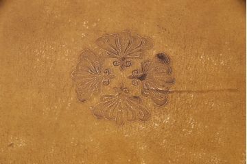 中古　美品　サァラ麻布取り扱い　イタリア高級輸入家具　象嵌細工と真鍮(黄銅)金具の細やかな作りが素晴らしいレザートップデスク(定価約90万円)(ワークデスク、在宅ワーク、在宅用、テーブル、作業台)(R-052830)