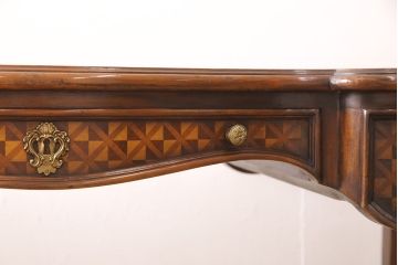 中古　美品　サァラ麻布取り扱い　イタリア高級輸入家具　象嵌細工と真鍮(黄銅)金具の細やかな作りが素晴らしいレザートップデスク(定価約90万円)(ワークデスク、在宅ワーク、在宅用、テーブル、作業台)(R-052830)