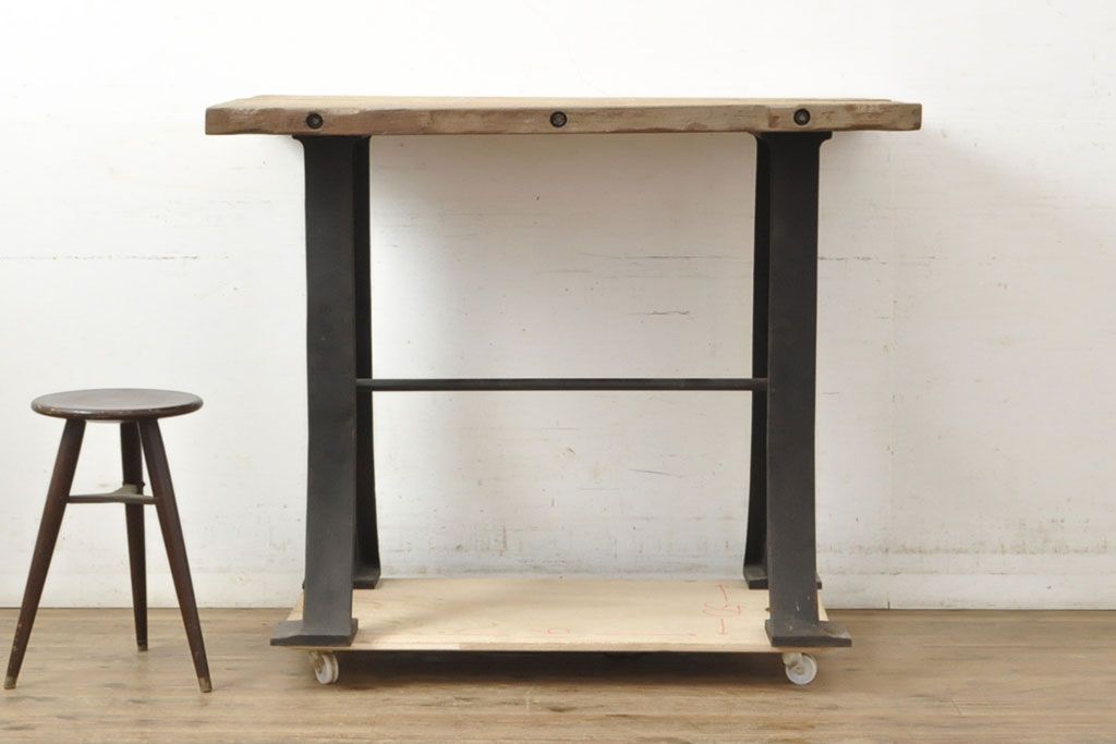 フランスアンティーク　インダストリアル　鋳物脚が無骨で格好いい作業台(ダイニングテーブル、コンソールテーブル)(R-052831)